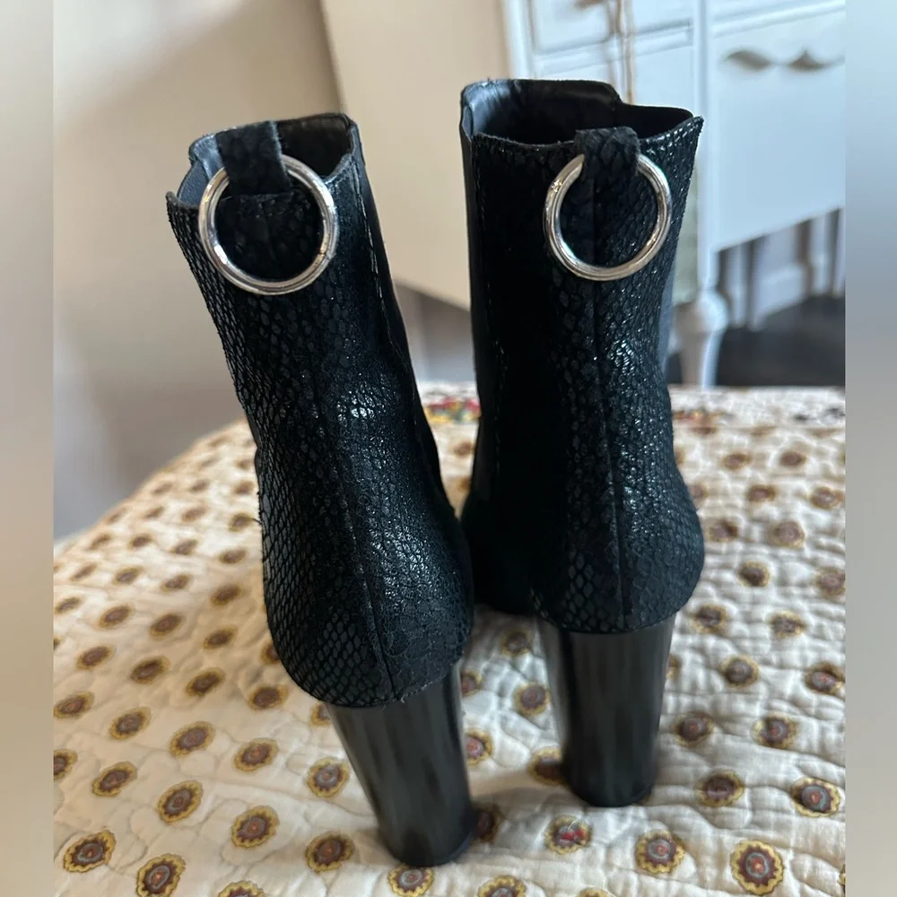 PAIGE Kingston Black Leather Snake Print Heeled Ankle Boots Size 8.5 - Picture 4 of 7